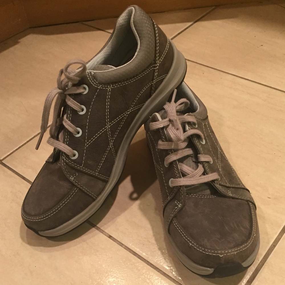 Ahnu leather sneaker